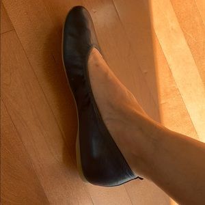 Navy leather J Crew elasticized ballet flats